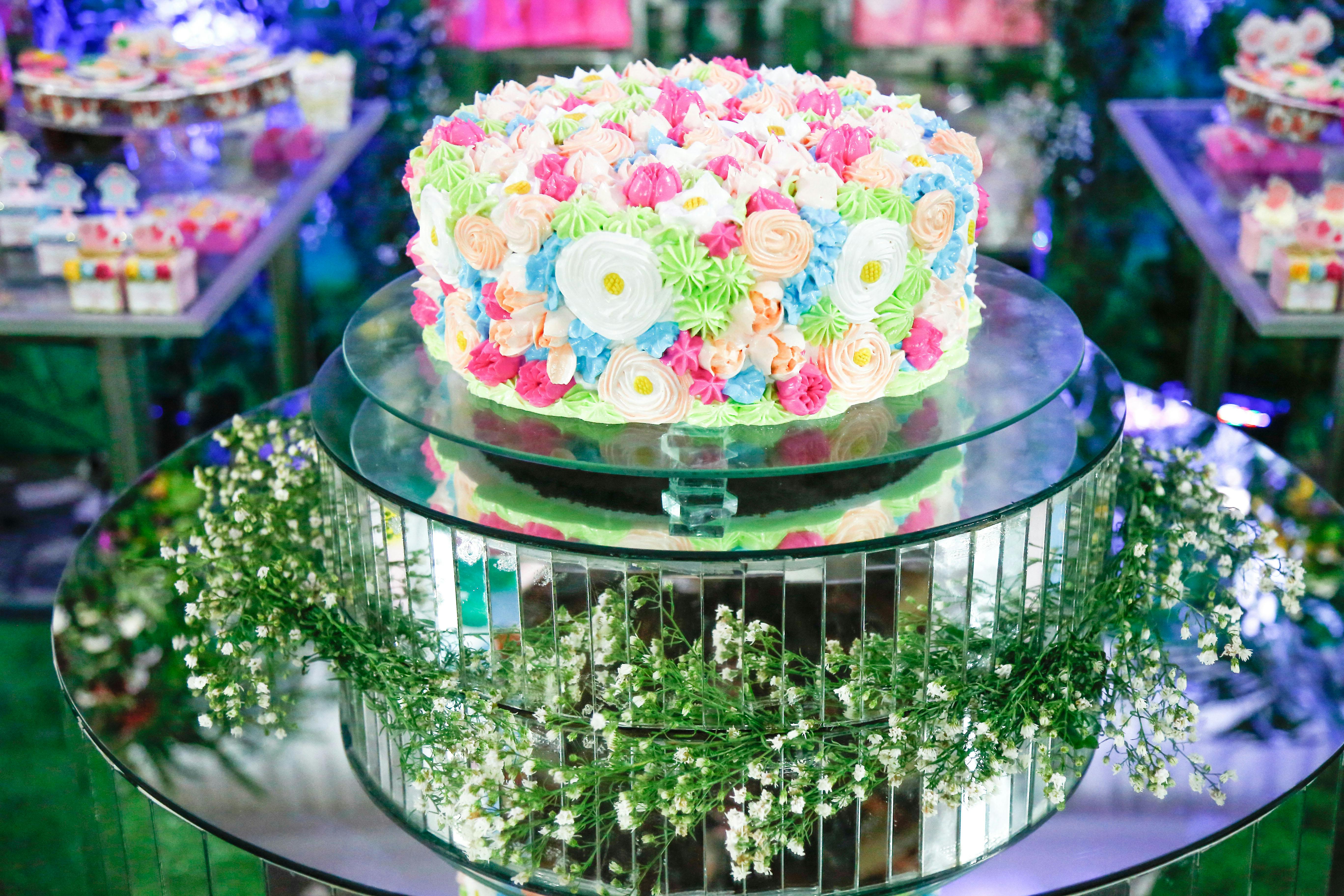 trendy birthday cake for men